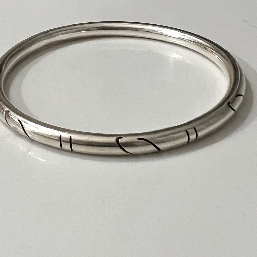 Super cute sterling silver bangle